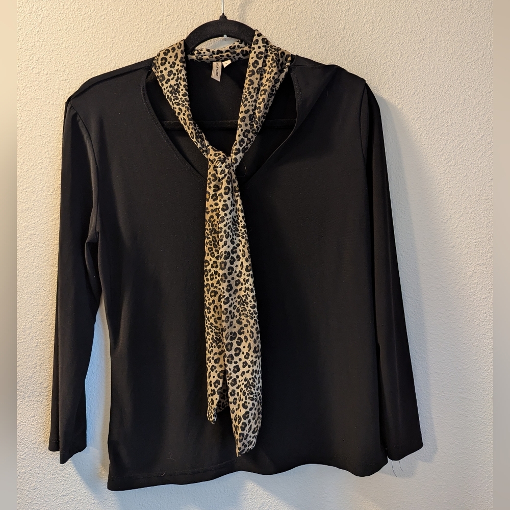 Susan Lawrence Black Top with Leopard Scarf Size L